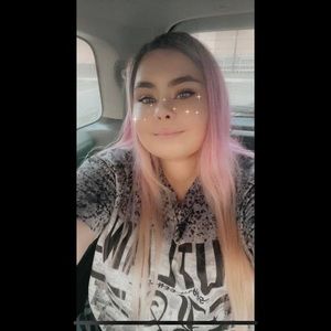 Meet your Posher, Chloe